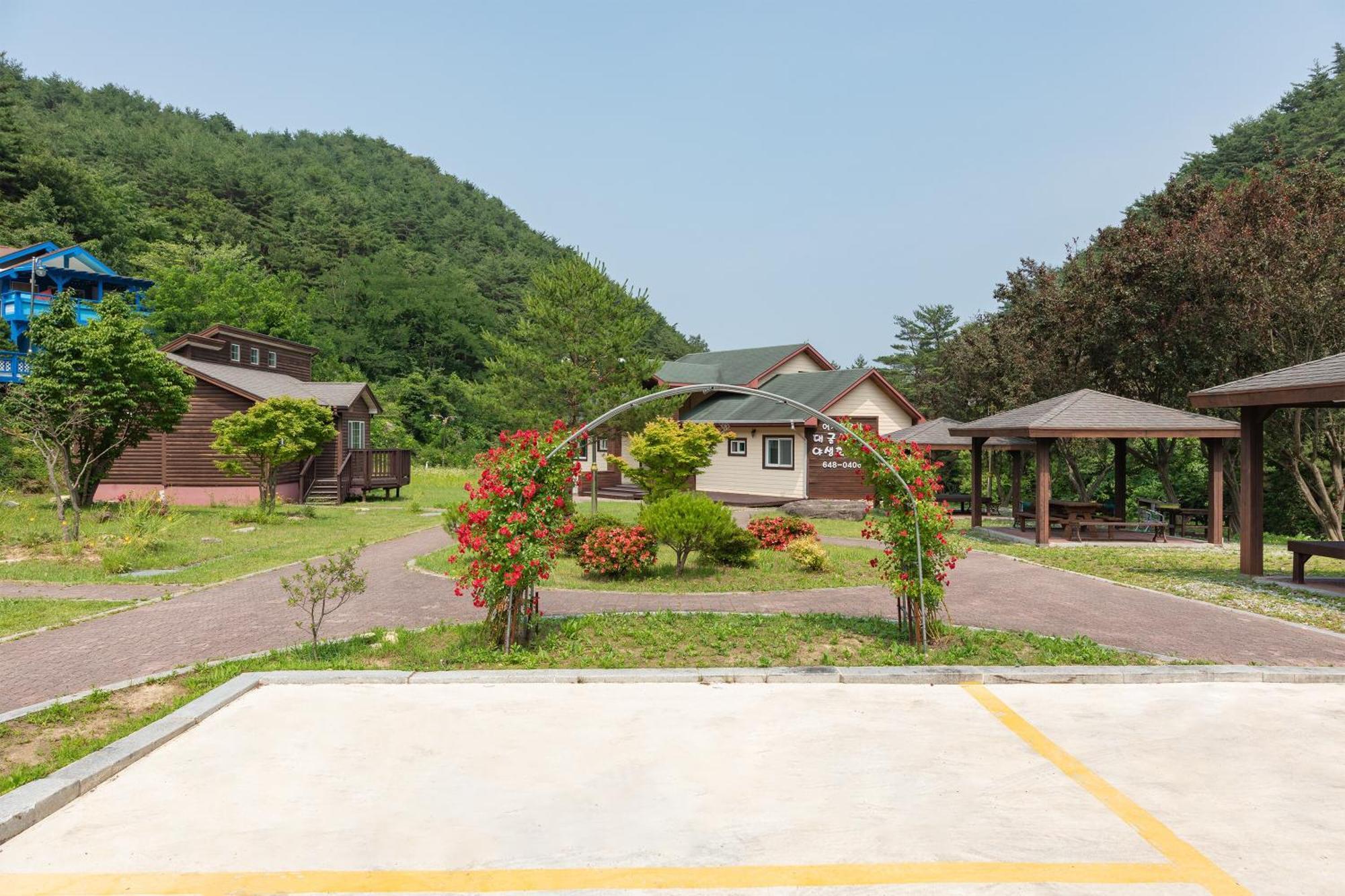 Hotel Gangneung Yasaenghwa Maeul Zewnętrze zdjęcie